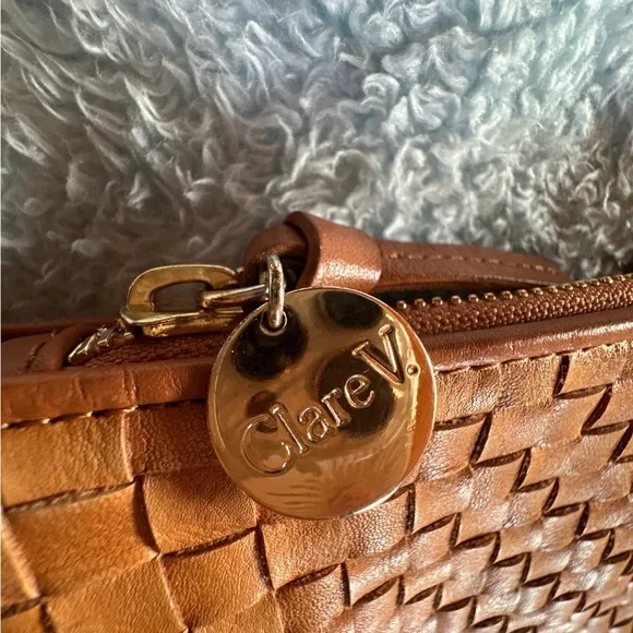 Clare V. Moyen Messenger - Picture 3 of 5